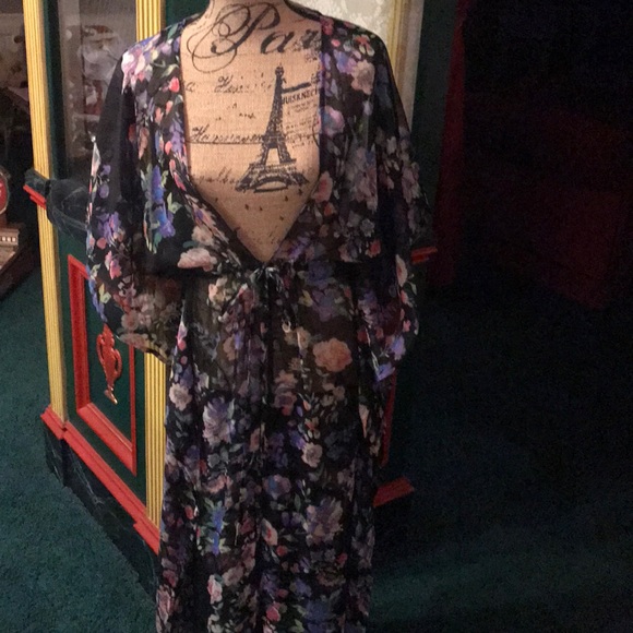 Nordstrom Sweaters - NWT Nordstrom Flower Kimono With Ties